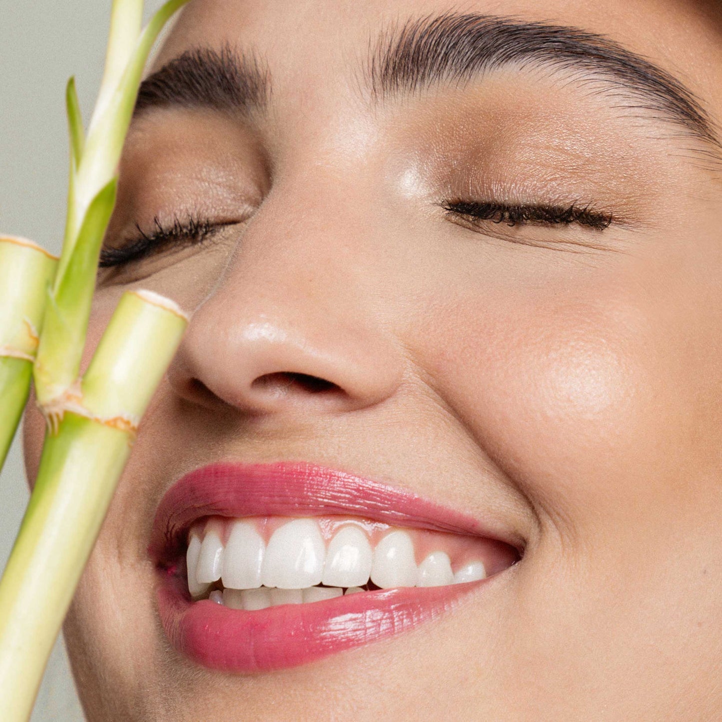 Fitglow Beauty Bamboo Hyaluronic Loose Setting Powder - Freeze Co Beauty